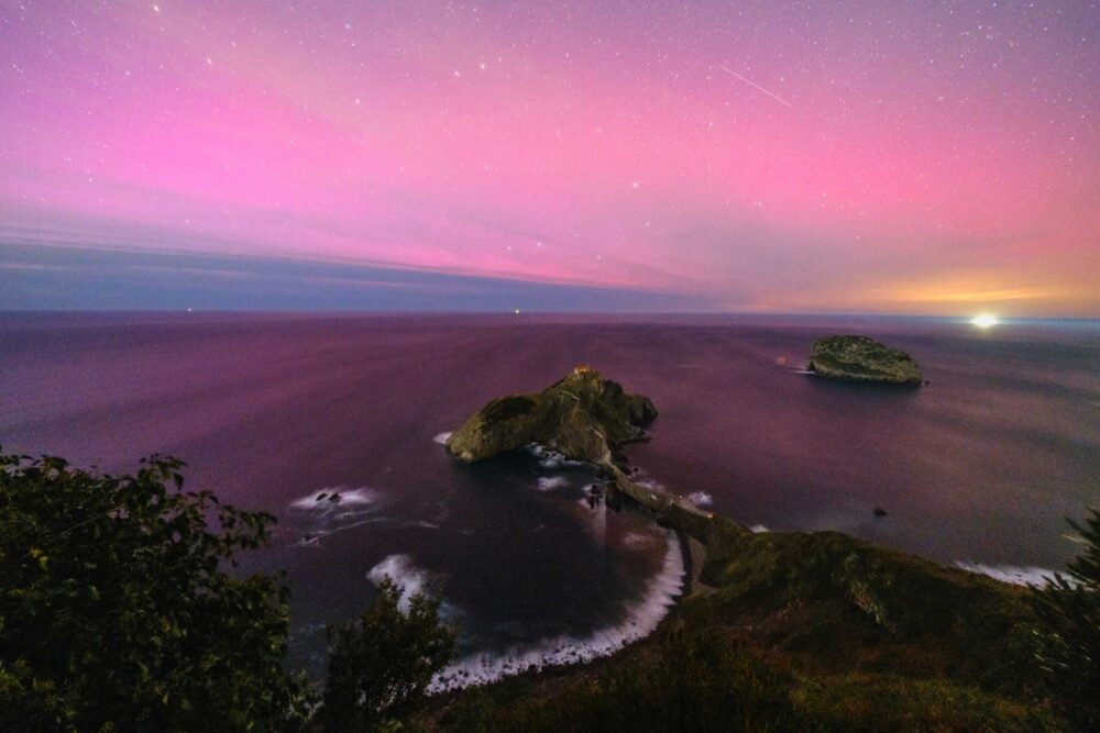 aurora boreal en San Juan de Gaztelugatxe by DIVCreativo David de la Iglesia